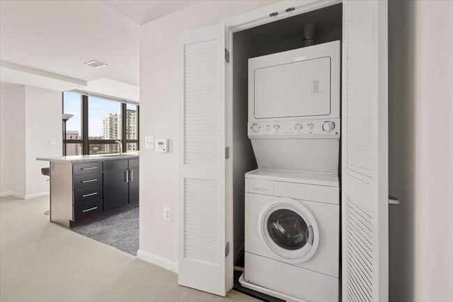 Building Photo - 1405 S Fern St