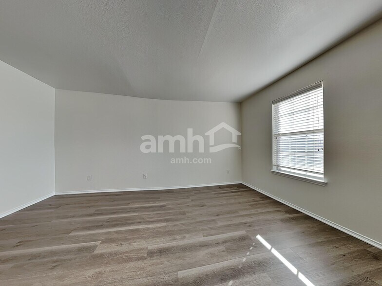 Building Photo - 306 Azalea Dr