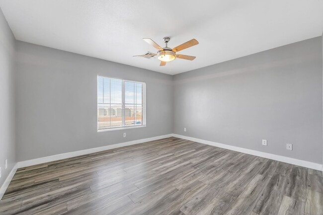 Building Photo - Stylish Hillside Townhome with Scenic Views in Gated Henderson Community!