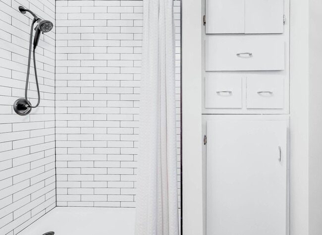 Building Photo - 398 Frontier Ln