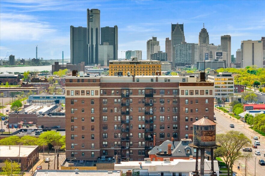 Building Photo - 2900 E Jefferson Ave