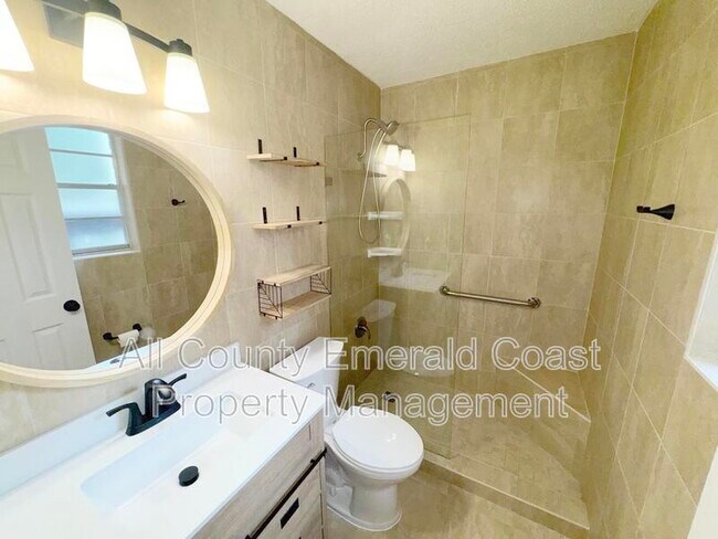 Building Photo - 504 Kelly St