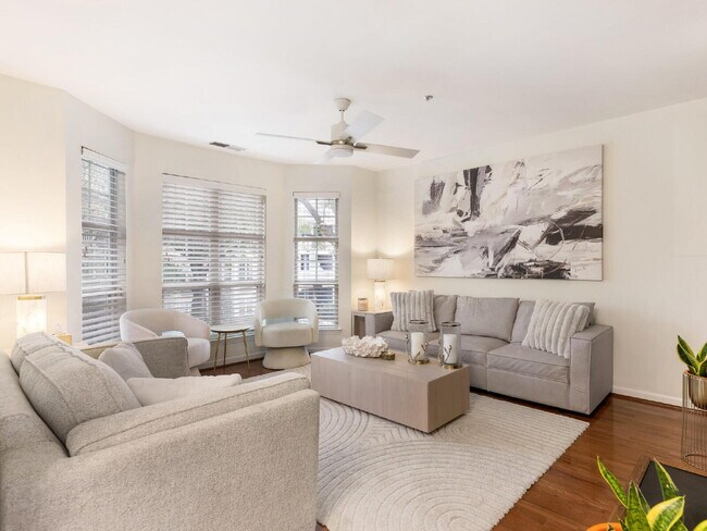 Building Photo - Charming Dilworth Condo in Olmsted Park – Walkable, Updated, Furnished Option Available. Pool Views!