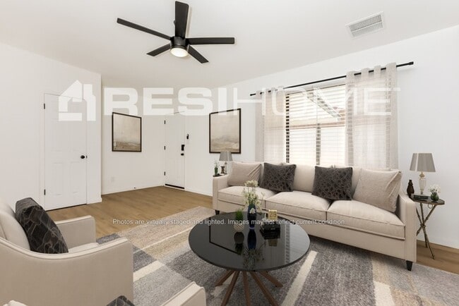 Building Photo - 1314 E Del Rio Dr