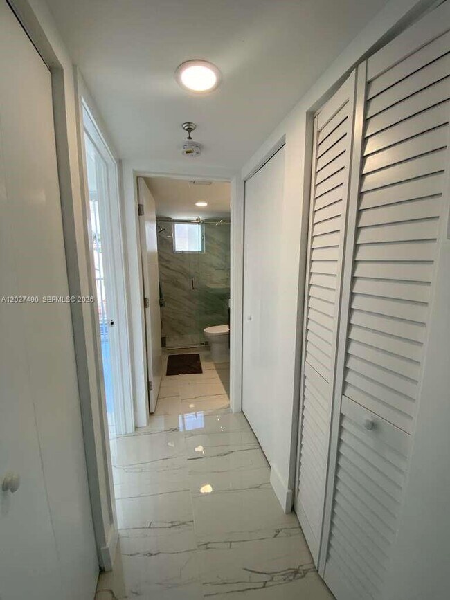 Building Photo - 7832 Collins Ave
