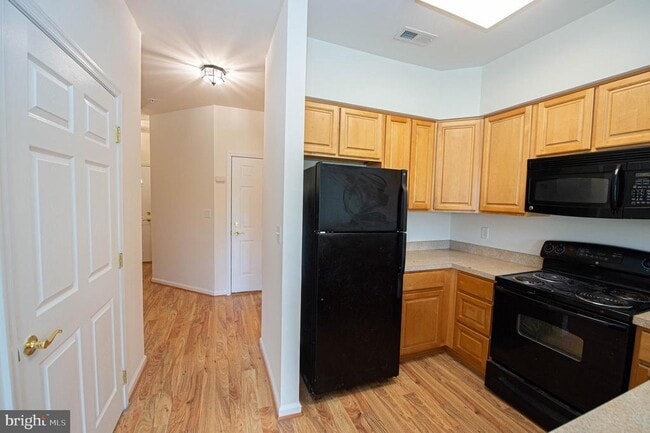 Building Photo - 438 Parkview Ct
