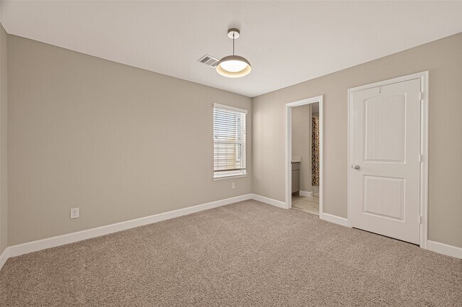 Building Photo - 4413 Schuler St