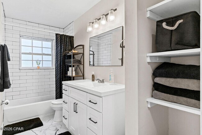 Building Photo - 808 Forestdale Ave