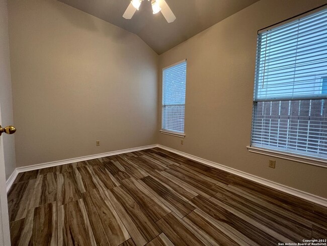 Building Photo - 2 Bedroom 2 Bath with Garage