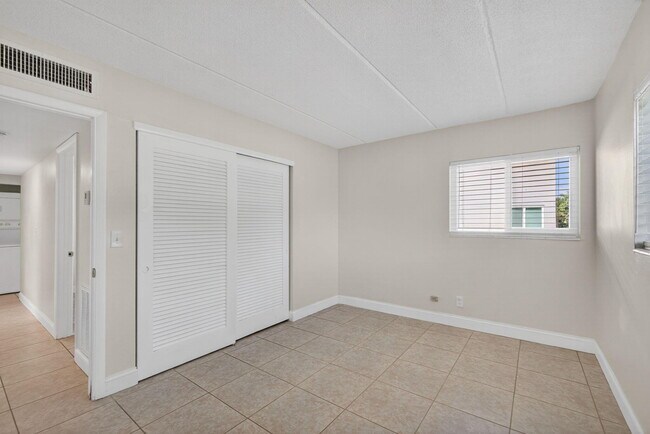 Building Photo - 821 Lighthouse Dr
