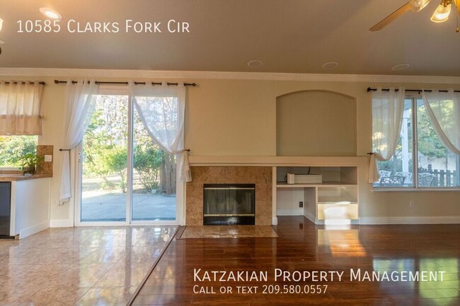 Building Photo - Charming 4-Bedroom Home in Spanos Park Wes...