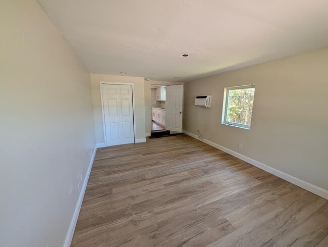 Building Photo - 180 Penn Way