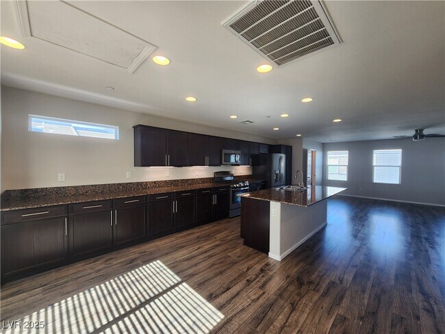 Building Photo - 9050 W Tropicana Ave