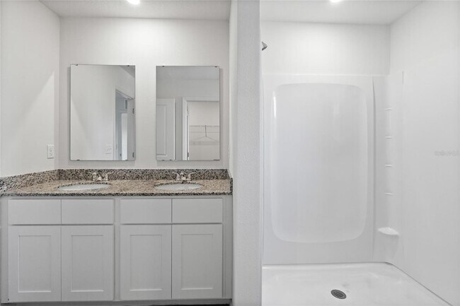 Building Photo - 612-612 Linnet Ct