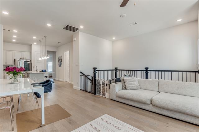 Building Photo - 2837 Troutt Dr