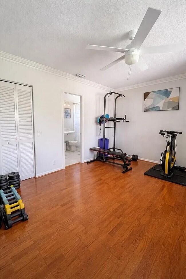 Building Photo - 131 Cameron Ct