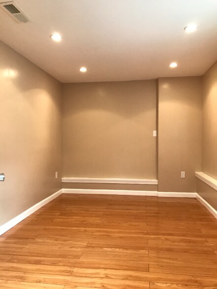 Building Photo - 271 Westridge Ave