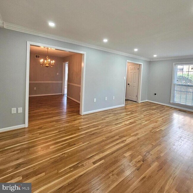 Building Photo - 7034 Bradwood Ct