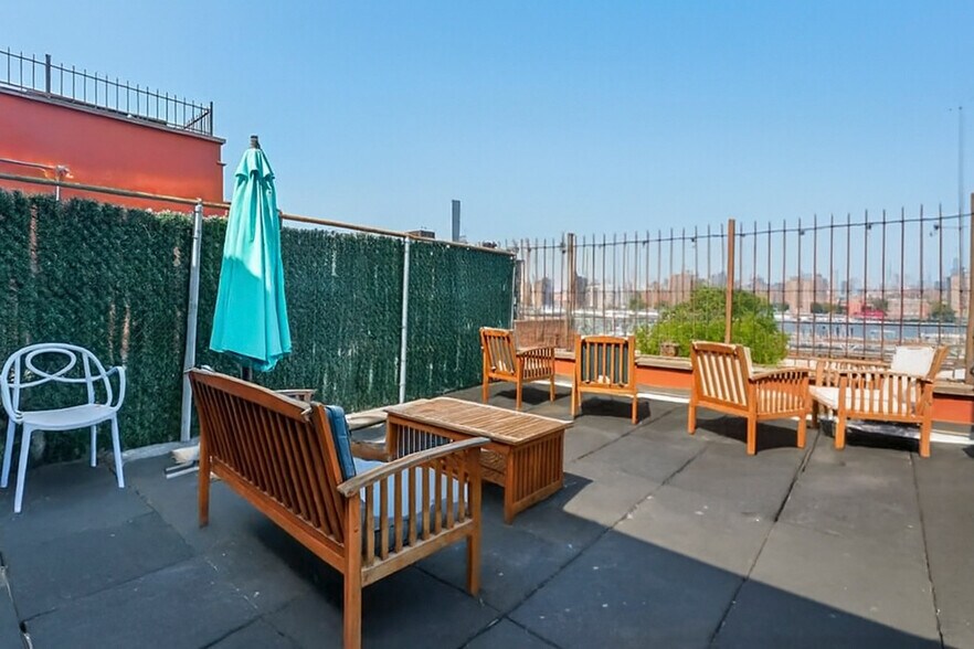 Building Photo - 260 Water St