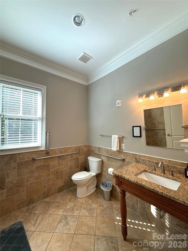 Building Photo - 13931 Thompson Rd