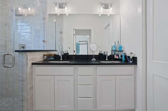 Building Photo - 5806 Sutherlin Rd