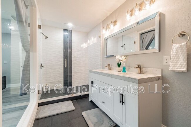 Building Photo - 2221 Calexico Way S