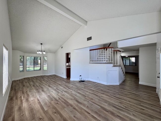 Building Photo - Spacious 4 Bedroom Home in Temecula’s Vine...