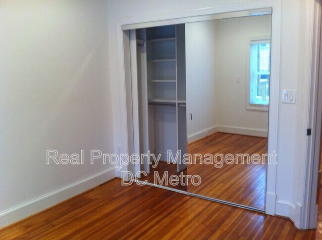 Building Photo - 2131 Newport Pl NW
