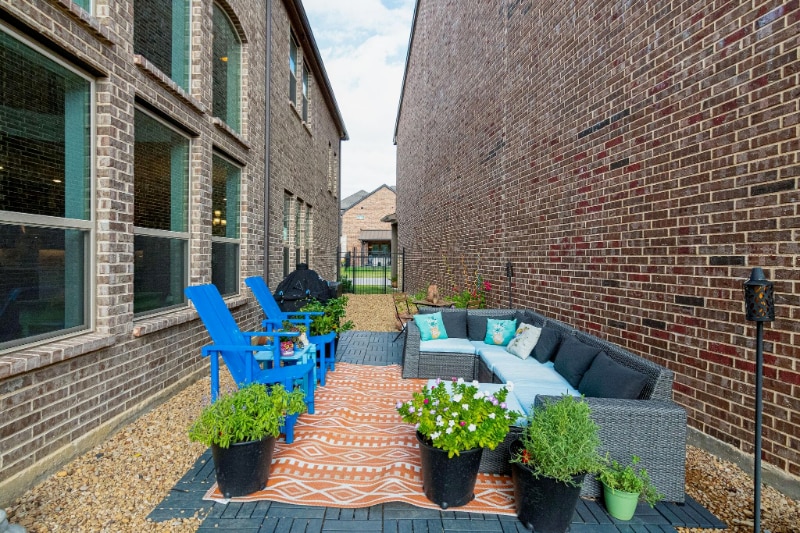 Building Photo - 576 Courtyard Ln