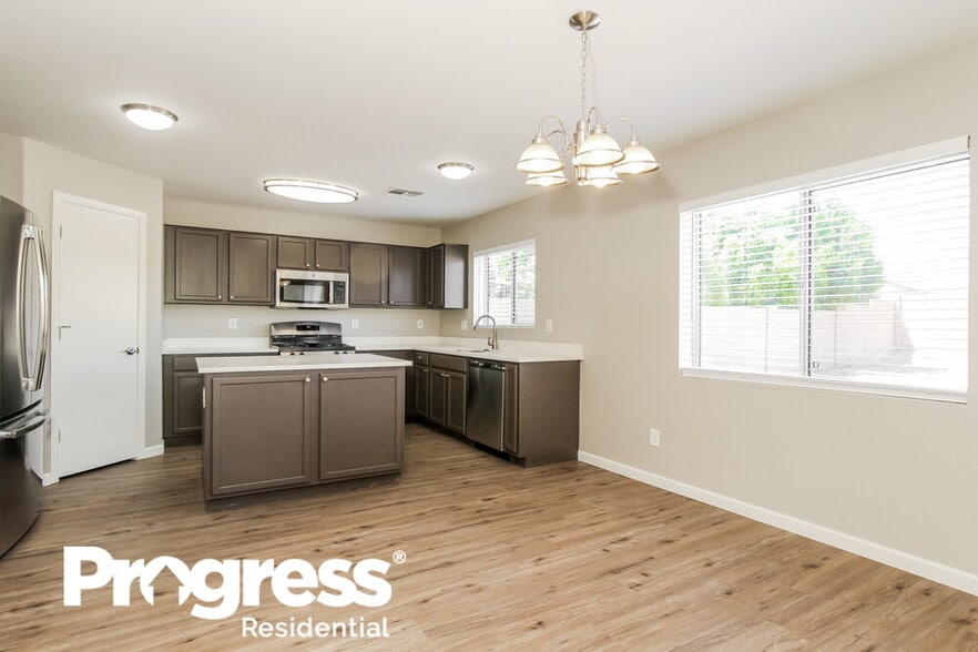 Building Photo - 12602 W Windrose Dr