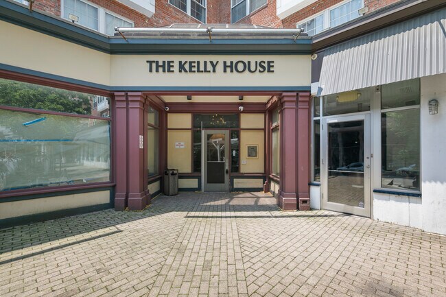 Primary Photo - 196 Crown St