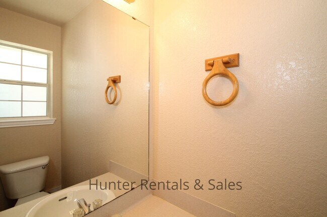 Building Photo - Fall Move!