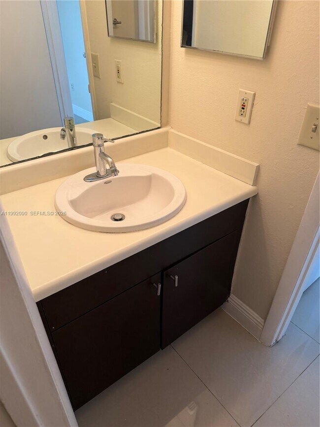 Building Photo - 1211 S Independence Dr