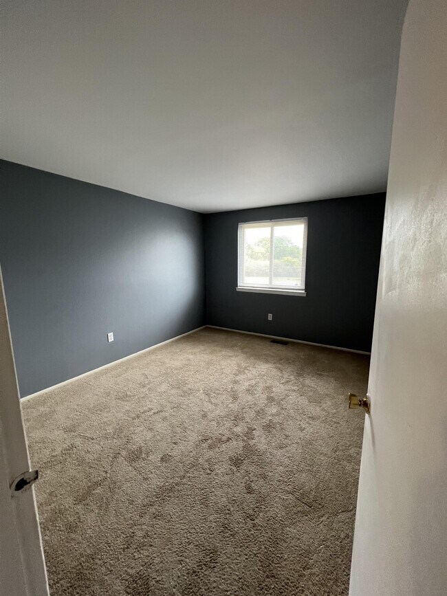 Building Photo - 24891 Mayfair St