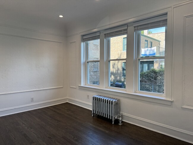 Building Photo - 2524 W Ardmore Ave