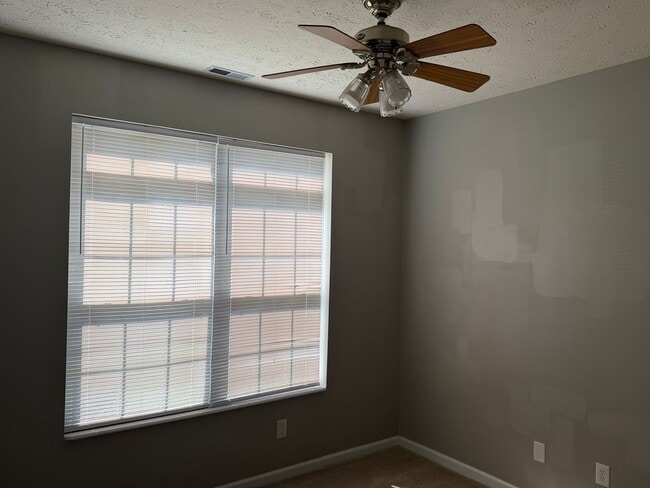 Building Photo - Fantastic 3 Bedroom 2 bath home on a pond