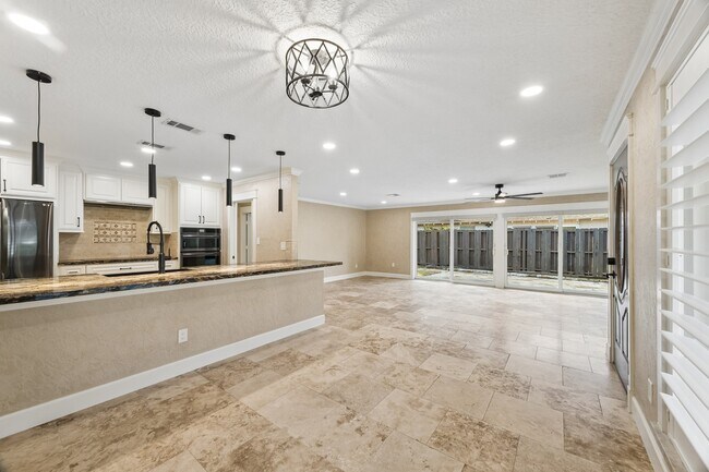 Building Photo - 37 Champions Colony E