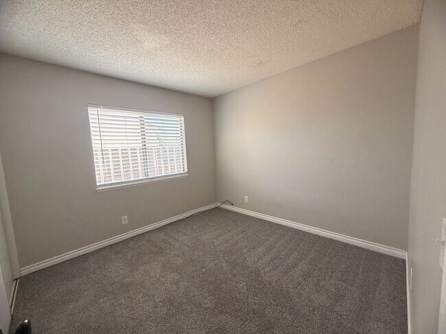 Building Photo - 15366 Black Shadow Dr