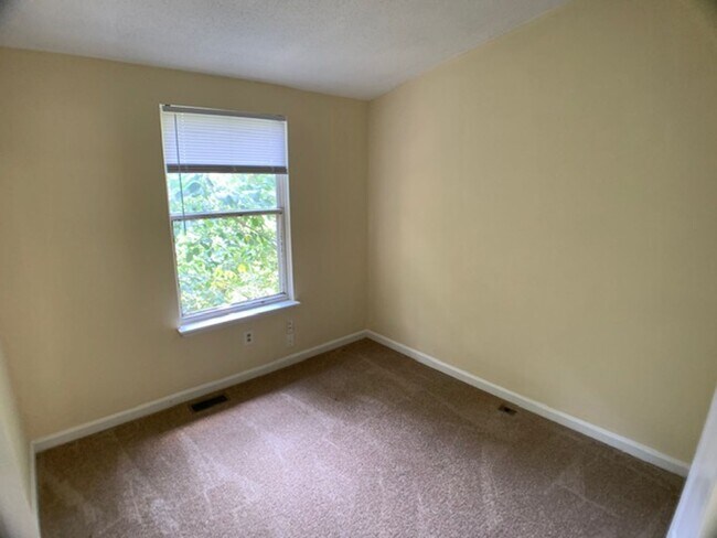 Building Photo - SARA1806