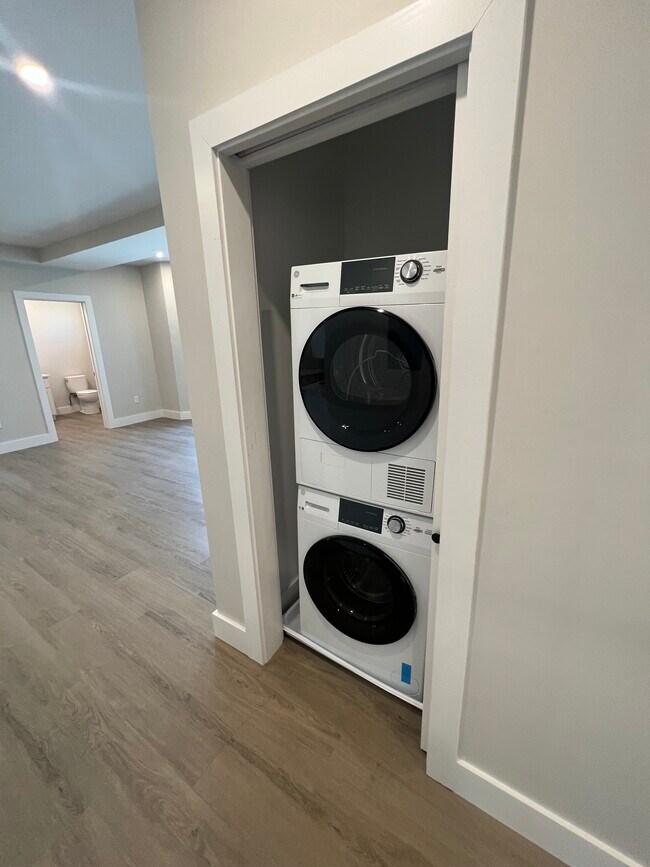 Building Photo - 133 Harrishof St