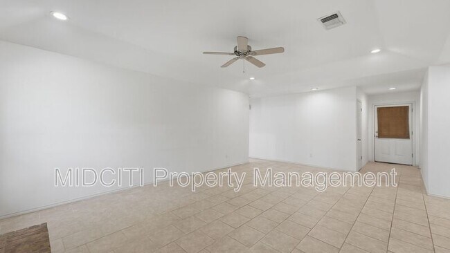 Building Photo - 1233 Hollyhock Ln