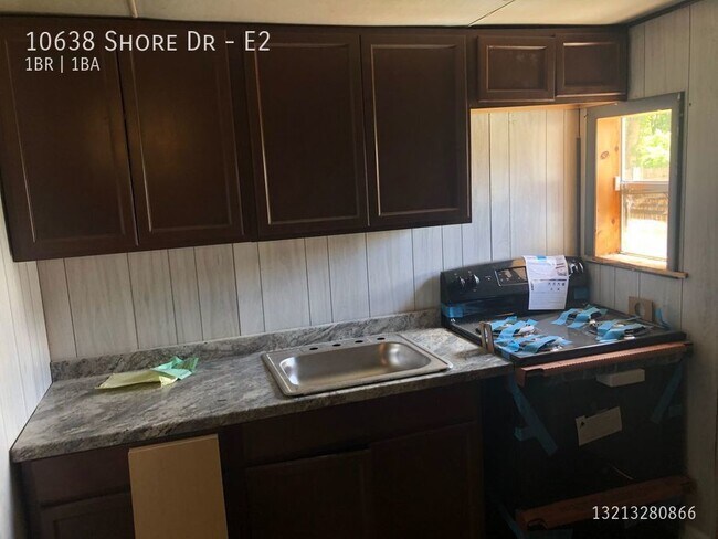 Building Photo - 10638 Shore Dr