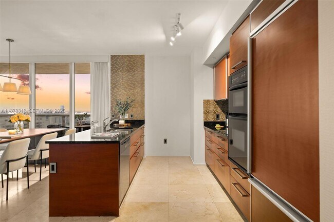 Building Photo - 1830 S Ocean Dr