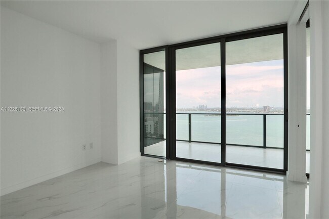 Building Photo - 650 NE 32nd St