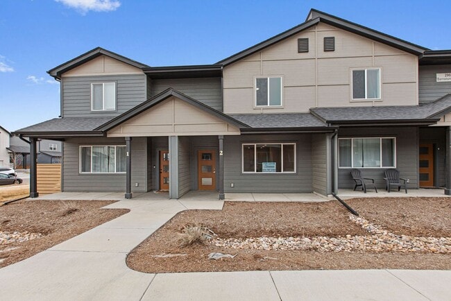 Building Photo - Students Welcome! Two Story 3 Bed 2.5 Bath Town Home North Fort Collins