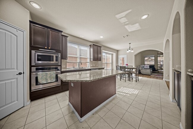 Building Photo - 115 Parkwood Dr