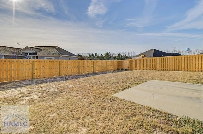 Building Photo - 20 Fuller Wy NE