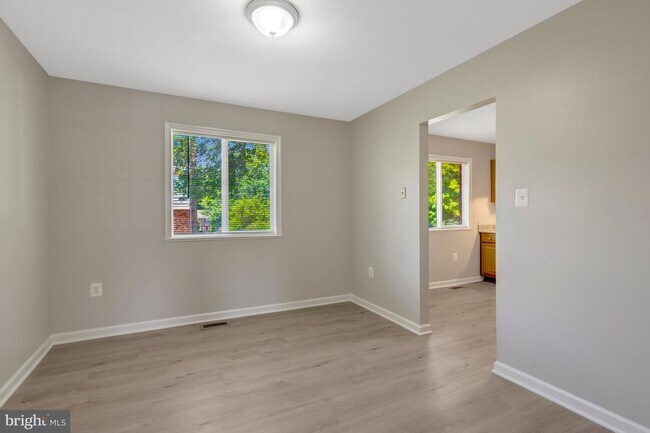Building Photo - 7065 Leewood Forest Dr