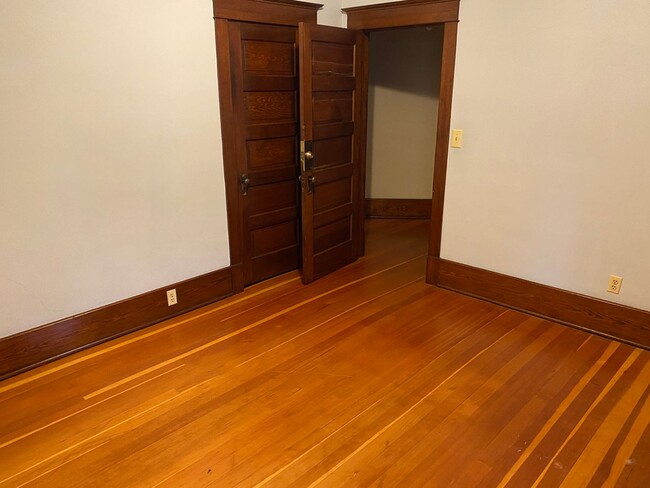 Building Photo - Stunning home in Downtown Longmont