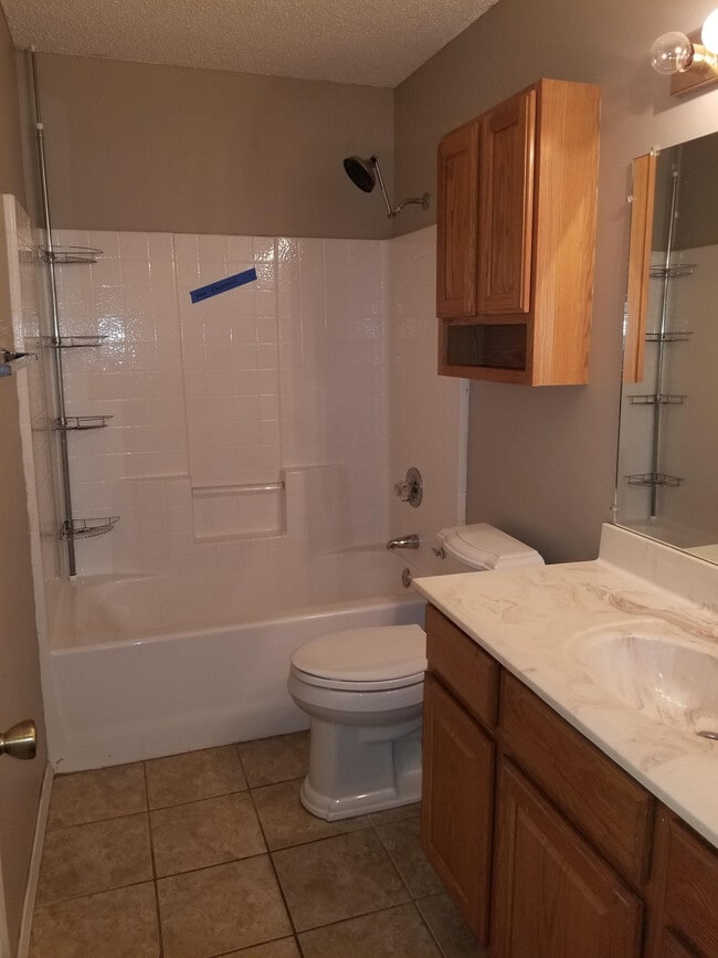 Building Photo - 18 Fairbrook Ln